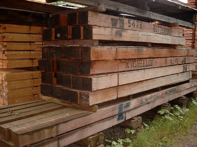 Bangkirai Schnittholz sägerau 160 x 160 mm